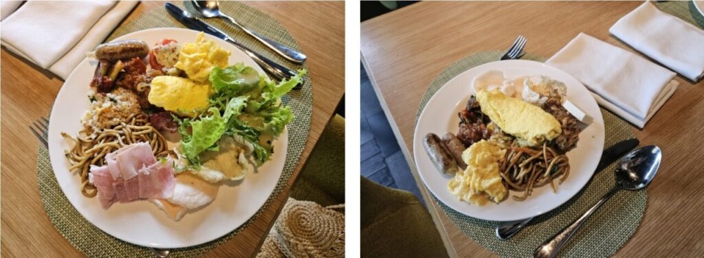 아야나 풀빌라 조식 뷔페에서 가져온 두 접시의 음식입니다. 각각 볶음면, 햄, 스크램블 에그, 신선한 채소 샐러드 등 다양한 종류의 음식이 담겨 있습니다.